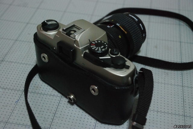 分享    沉睡在防潮箱的老相機.....