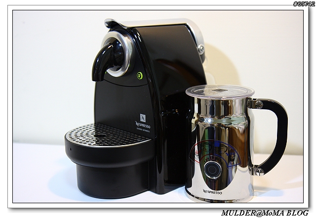 [MoMo桑分享] Nespresso C100咖啡機: 每天無限好心情的開始