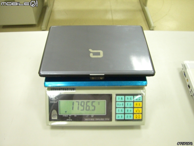開箱"秤重PK!" BenQ S33PT02 vs. Macbook & HP Compaq B1204