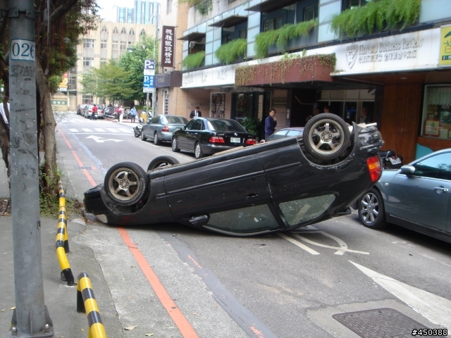 翻車...怎麼翻的啊