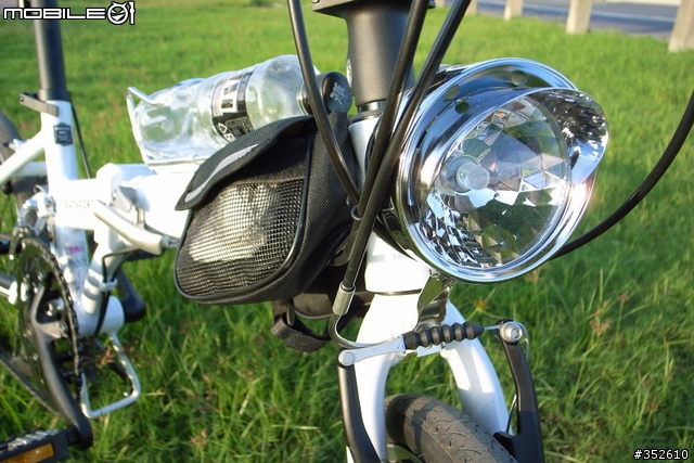 [分享]復古前燈改造超亮POWER LED 3W，使用18650電池。