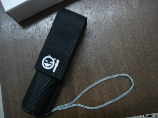Cree Q5 Plus兩行字手電筒:開箱文(新增:手電筒測試文