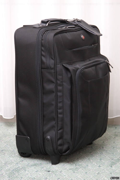 有氣墊，就安心～Targus 商旅氣墊登機箱 17"