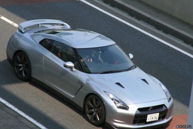 日本拍到的GT-R R35/34
