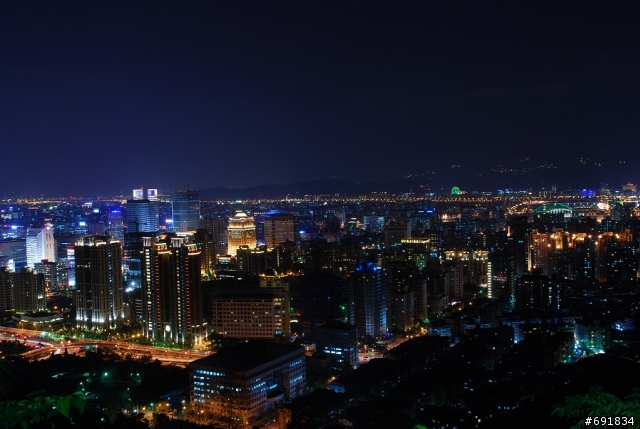 第一次拍夜景 請大大們指教(新增兩張)