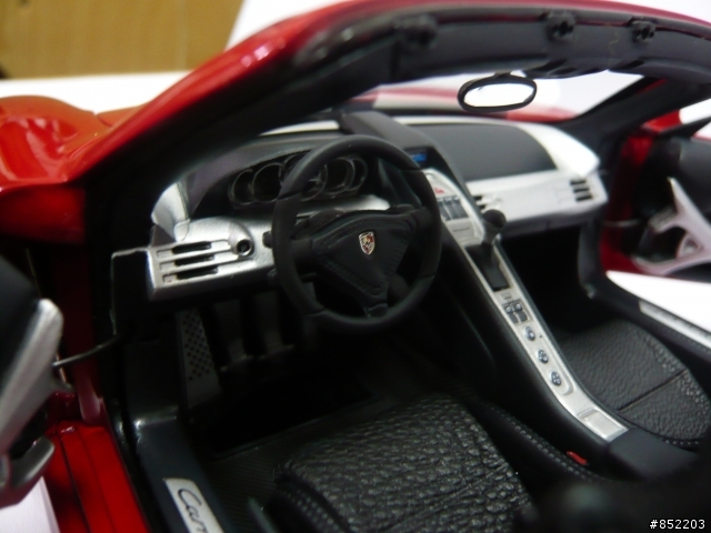 1/18~Porsche Carrera GT........紅色模型