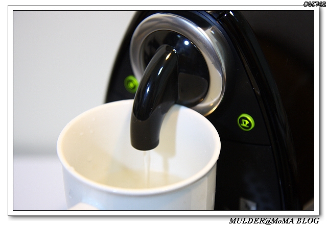 [MoMo桑分享] Nespresso C100咖啡機: 每天無限好心情的開始