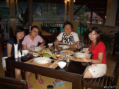 【分享】四人行的普吉島之旅~很享受喔~