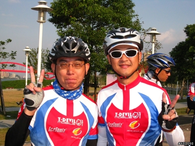 車隊出遊照   手勢最多是啥?