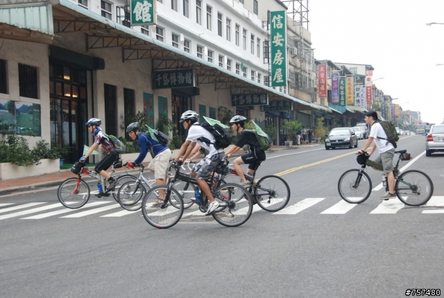 2008年11月08日 – 中大折成軍 + 三義車站→勝興車站→龍騰斷橋→鯉魚潭→泰安車站→后里車站