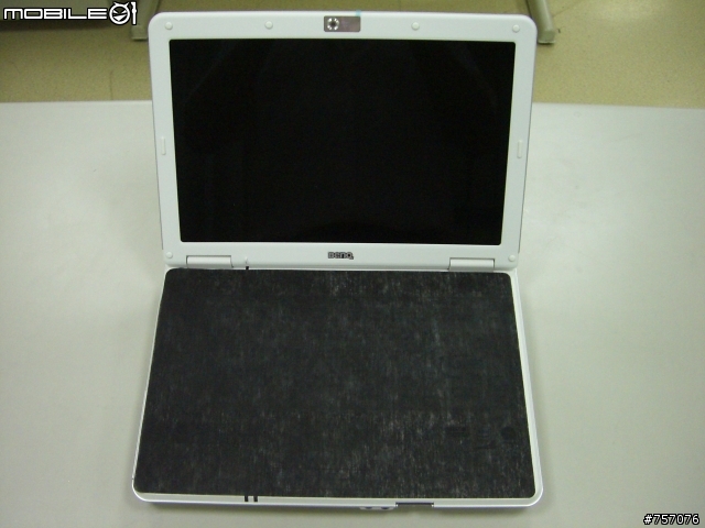 開箱"秤重PK!" BenQ S33PT02 vs. Macbook & HP Compaq B1204