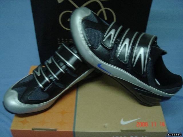[分享] NIKE登山車鞋by~高雄夢時代