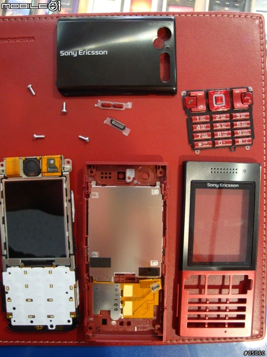 【另類手機開箱照】SONYERICSSON T700...拆機文