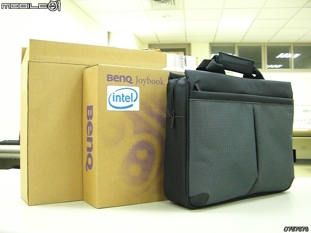 開箱"秤重PK!" BenQ S33PT02 vs. Macbook & HP Compaq B1204