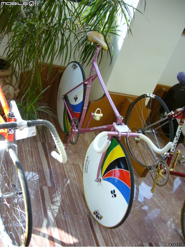 TOUR DI COLNAGO...