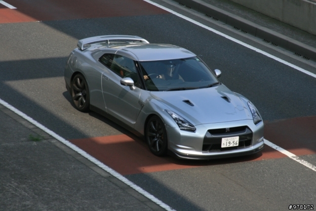 日本拍到的GT-R R35/34