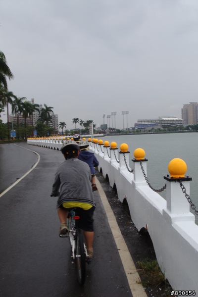 [分享] 雨中澄清湖  愜意單車行