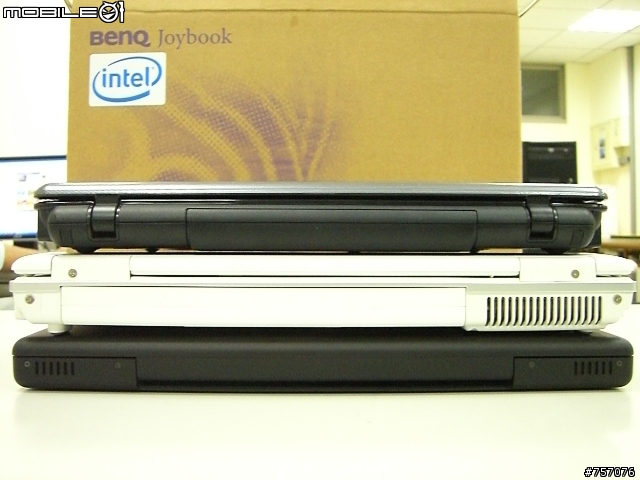 開箱"秤重PK!" BenQ S33PT02 vs. Macbook & HP Compaq B1204