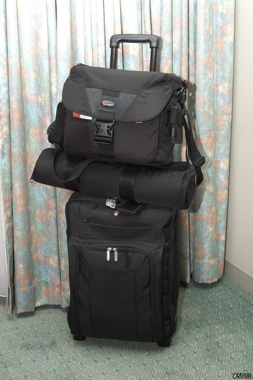 有氣墊，就安心～Targus 商旅氣墊登機箱 17"