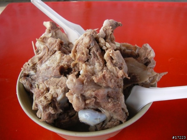 重新橋下的跳蚤市場＆美味大骨湯
