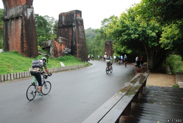 2008年11月08日 – 中大折成軍 + 三義車站→勝興車站→龍騰斷橋→鯉魚潭→泰安車站→后里車站