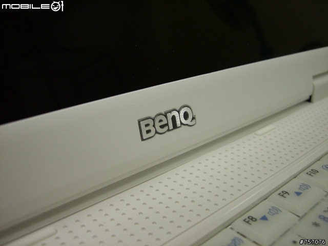 開箱"秤重PK!" BenQ S33PT02 vs. Macbook & HP Compaq B1204