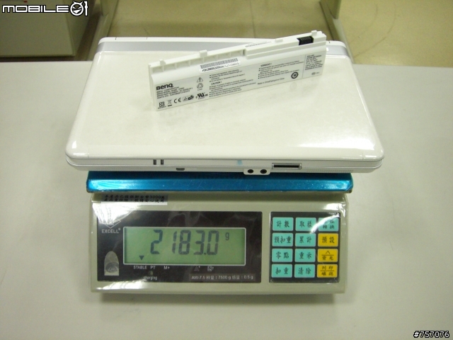 開箱"秤重PK!" BenQ S33PT02 vs. Macbook & HP Compaq B1204
