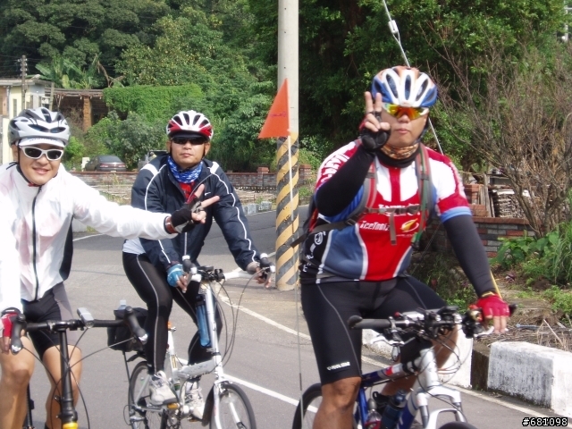 車隊出遊照   手勢最多是啥?