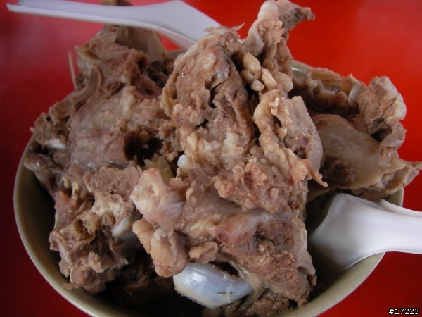 重新橋下的跳蚤市場＆美味大骨湯