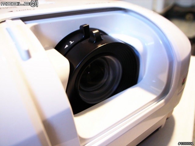 [開箱] 驚!!!!不用VGA也能傳輸  Epson EB-X6投影機