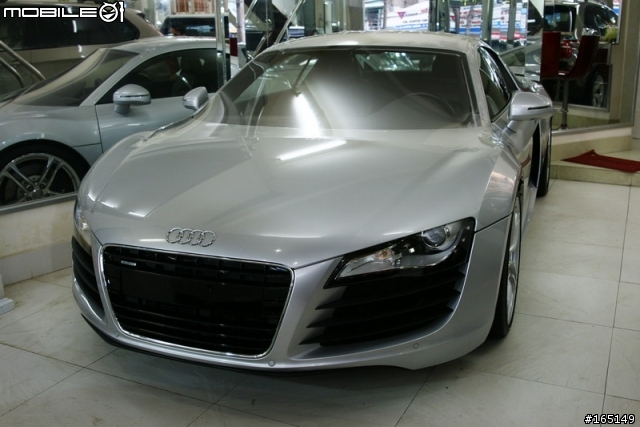 AUDI R8