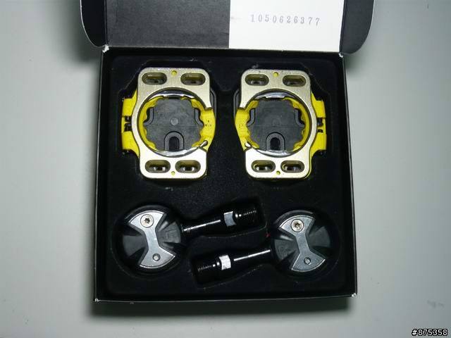 Speedplay Zero卡踏的螺絲掉了...