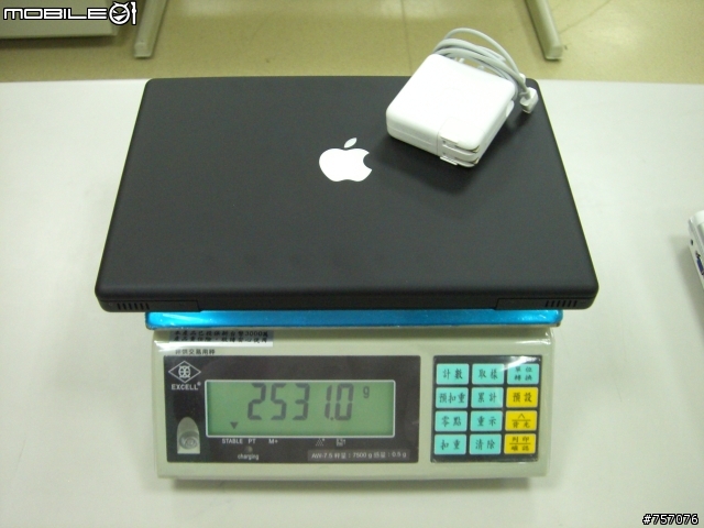 開箱"秤重PK!" BenQ S33PT02 vs. Macbook & HP Compaq B1204