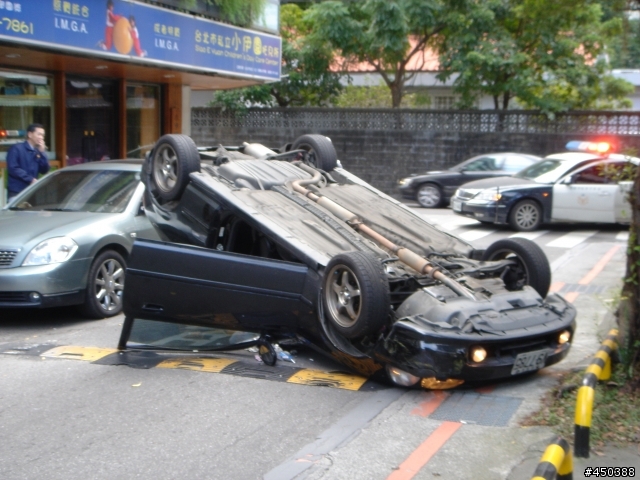 翻車...怎麼翻的啊