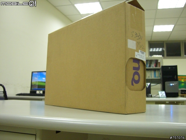 開箱"秤重PK!" BenQ S33PT02 vs. Macbook & HP Compaq B1204