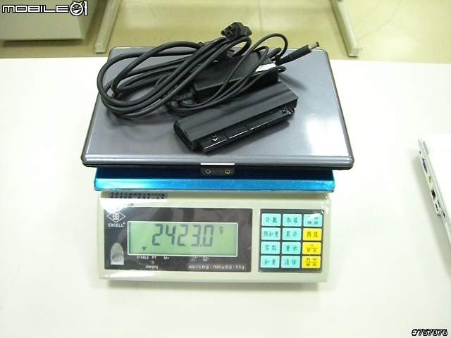 開箱"秤重PK!" BenQ S33PT02 vs. Macbook & HP Compaq B1204