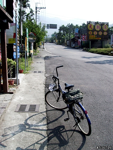 嘰嘰叫! = 單速淑女車  上古坑喝咖啡 = (圖多)