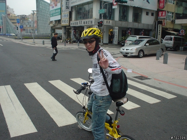 威寶腳踏車(小黃)=台哥大腳踏車(小白)=美利達 fb-106 改..改...改...16吋雙盤無敵小折