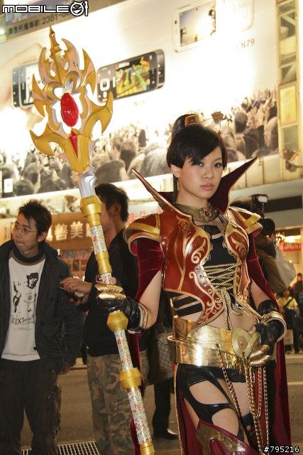 【新聞】聖誕夜貓熊出現！萬王之王3造勢活動目擊