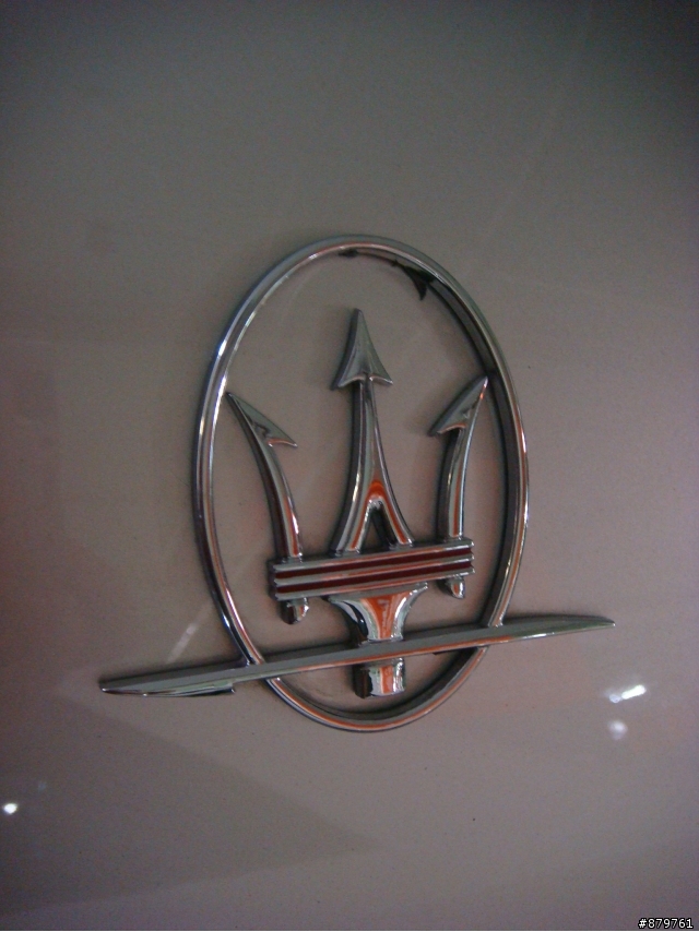 ［分享］停車場遇到09年式的Maserati Quattroporte