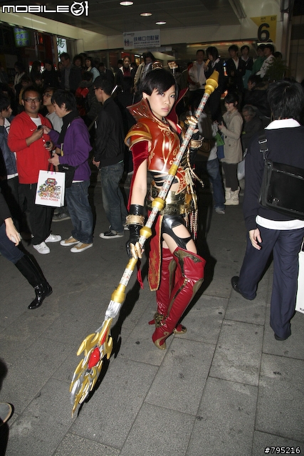 【新聞】聖誕夜貓熊出現！萬王之王3造勢活動目擊