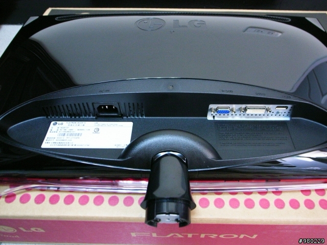 [ 開箱 ] 拜請拜請 之 LG W2261V 夢中開箱