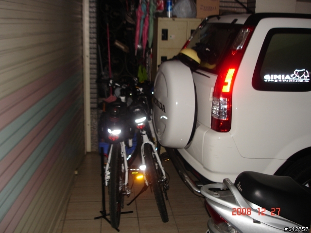 DIY  三個P4 LED高亮度自行車燈，稍後補上完整燈型