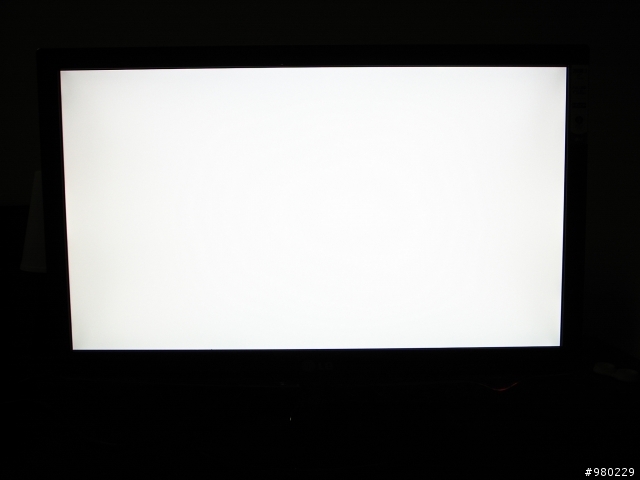 [ 開箱 ] 拜請拜請 之 LG W2261V 夢中開箱