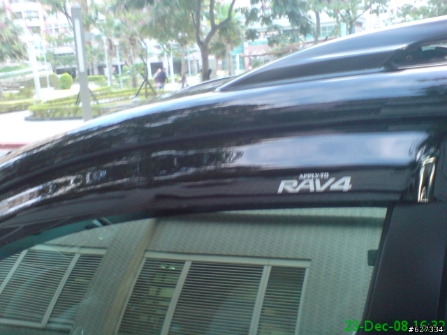 RAV4 黑色E天窗版開箱文