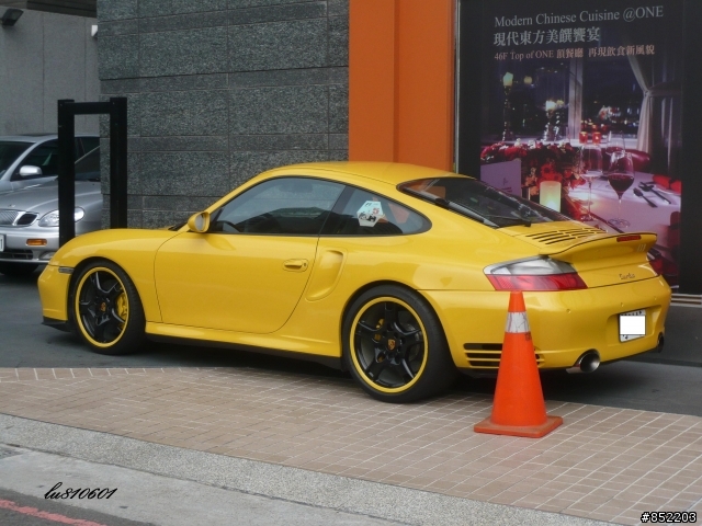 兩台PORSCHE 996 TURBO