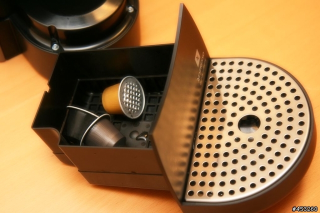 [分享] Nespresso ESSENZA C100 自動義式膠囊咖啡機