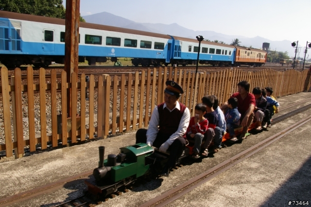 開箱--蒸氣火車重現鐵道載人