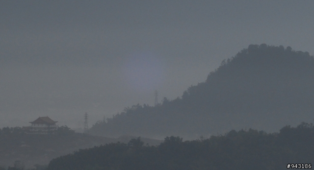 [請益] Nikon 50mm F1.8D 怪異光斑!?