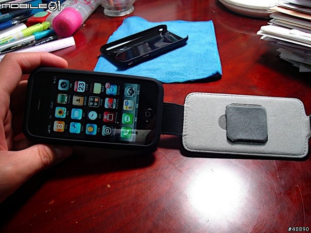 天冷了，幫您的iphone加件衣服吧! ----- Moshi Concerti 皮套